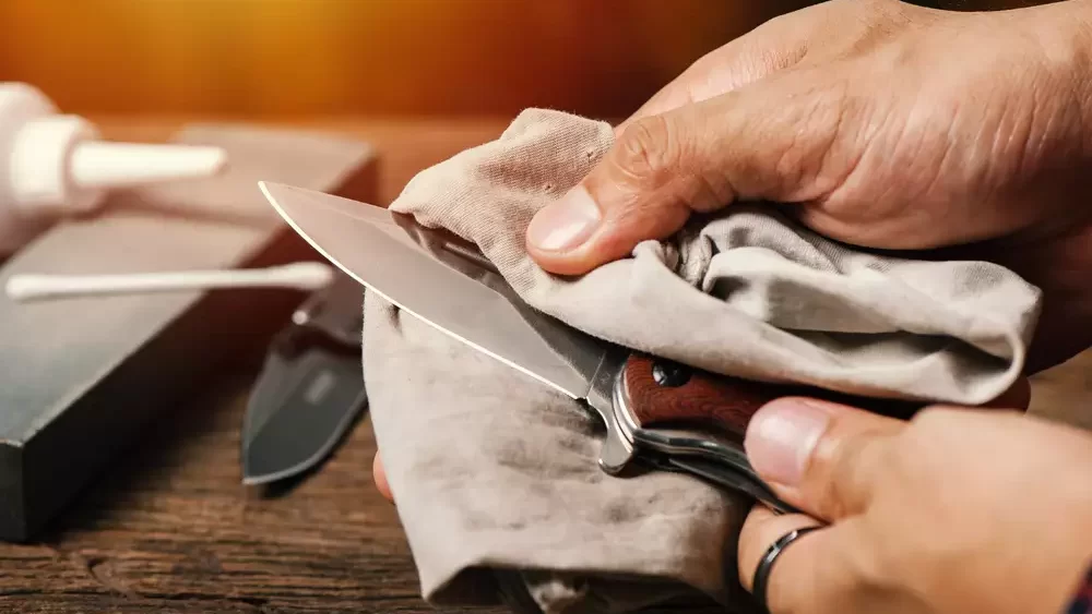 Cleaning Pocket Knife With Rubbing Alcohol